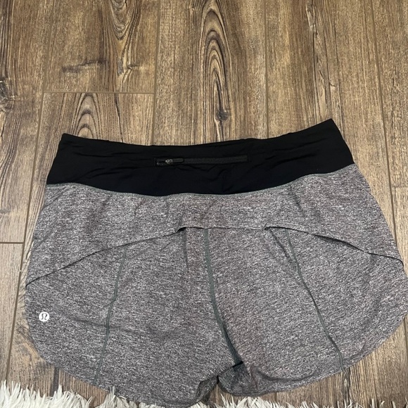 Lululemon Speedup shorts - Picture 2 of 3